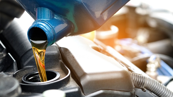 5 Cara Mengganti Oli Mobil yang Mudah dan Cepat, Kalian Wajib Tahu!