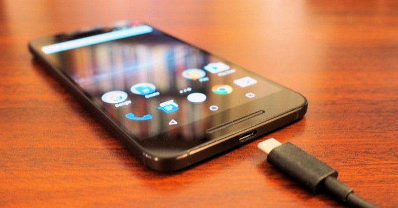 4 Cara Mengatasi Layar HP Suka Bergerak Sendiri