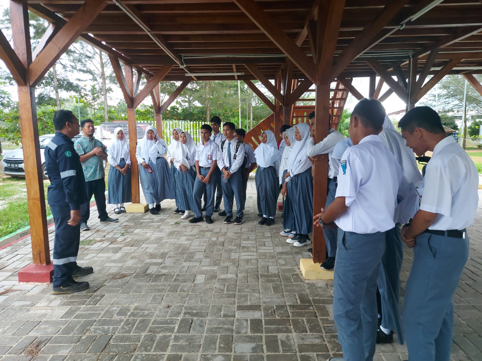 Puluhan Pelajar Datangi Kantor Unit Produksi PT Timah Belitung Timur Ternyata ! ?