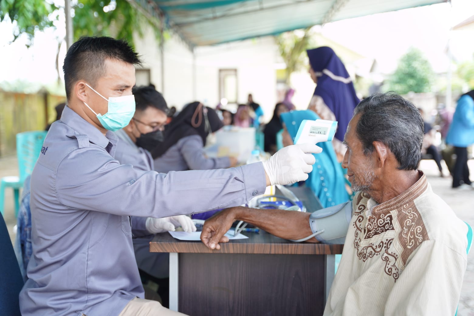 Ratusan Warga Desa Permis, Manfaatkan Mobil Sehat PT Timah Periksa Kesehatan