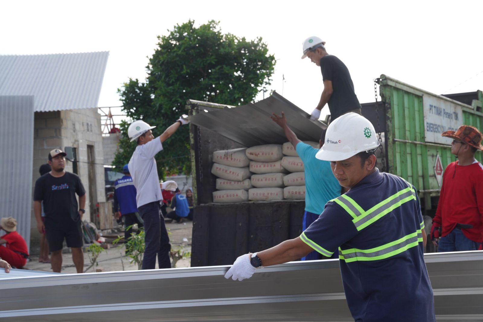 Angin Puting Beliung Terjang Belasan Rumah, PT Timah Respon Cepat Berikan Bantuan