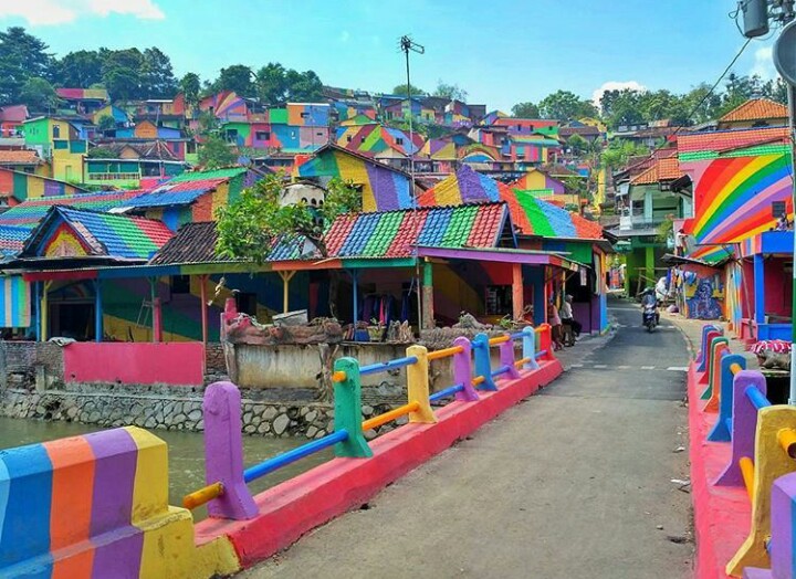 kampung pelangi