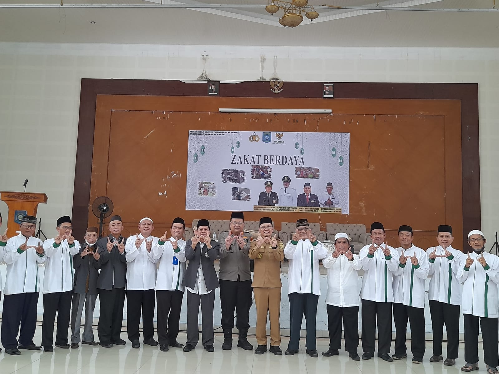 Baznas Bangka Tengah Salurkan Santunan Rp 100,5 Juta untuk Guru Ngaji Tikar