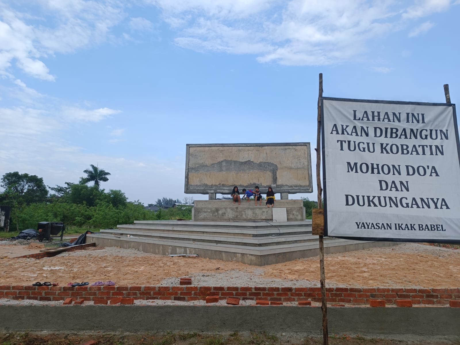 Monumen PT Kobatin Mulai Berdiri