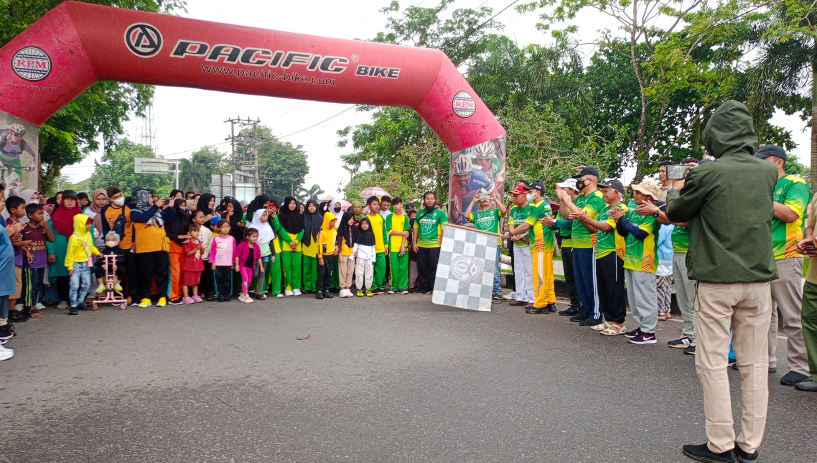 Algafry Kasih Uang Rp 1 Juta Ke Masyarakat yang Ulang Tahun Hari Ini