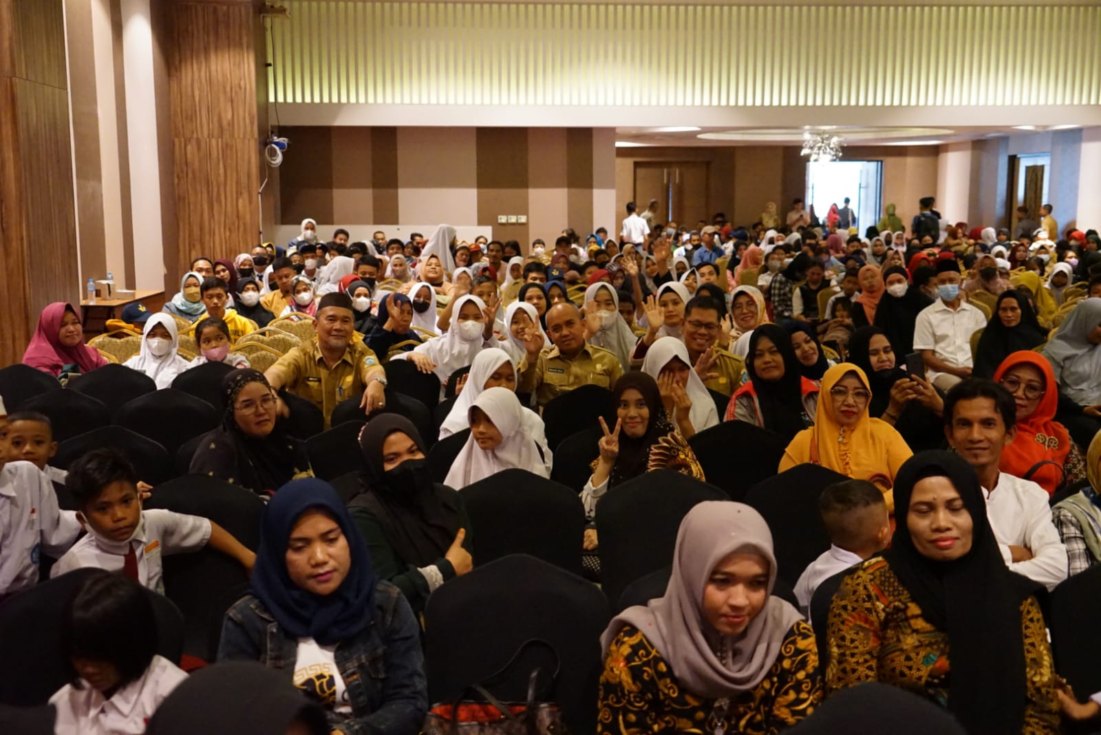 Dapat Bantuan 4 Ribu Beasiswa, Molen: Masih Kurang