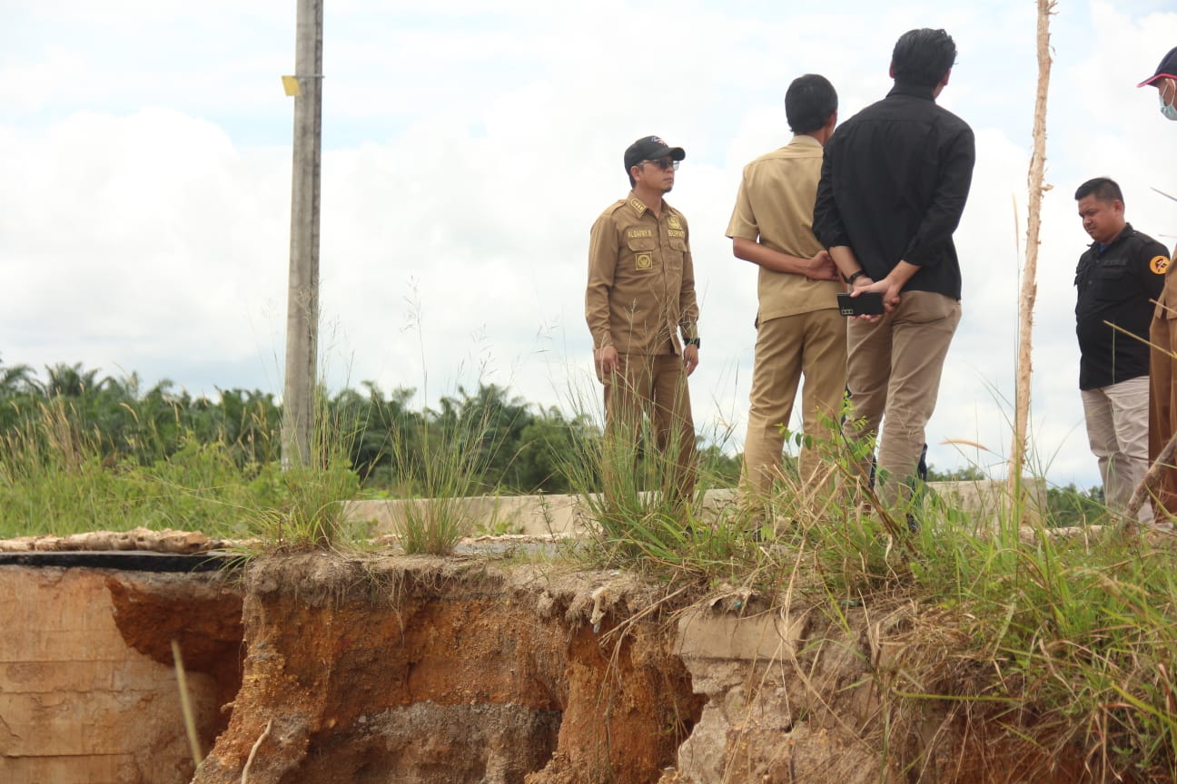 Hampir Putus, Algafry Tinjau Langsung Kondisi Jalan ke Danau Pading