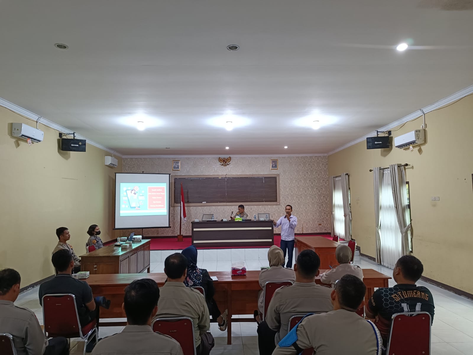 Anggota Polres Bateng Diajarkan Buat Konten dan Publik Speaking