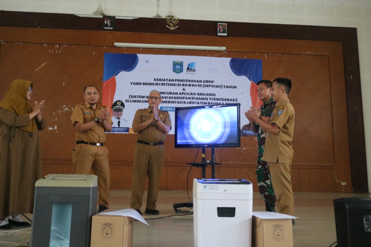 Pemkab Bangka Tengah Resmi Gunakan Srikandi dan Musnahkan 1.758 Arsip