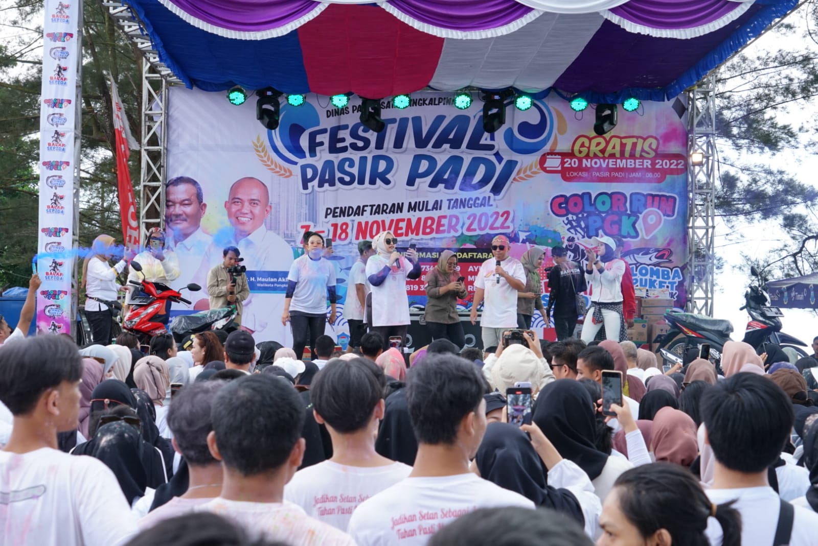 Molen Larut Bersama Masyarakat Dalam Acara Color Run