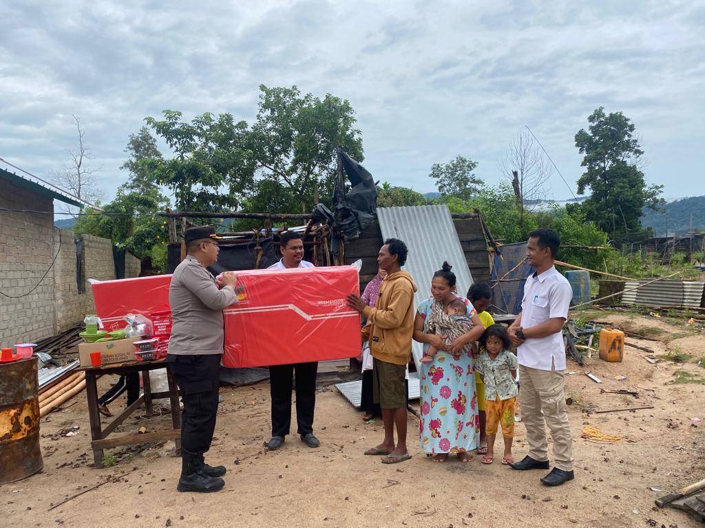 Kanang Terpaksa Tidur di Rumah Tetangga, Kapolres Bateng Berikan Bantuan