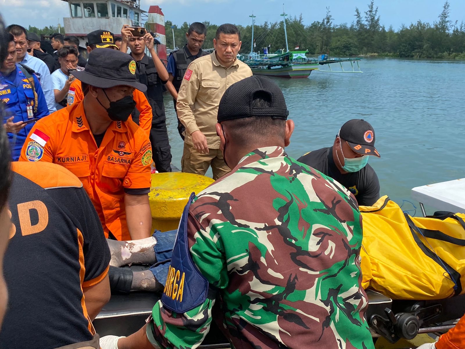 BREAKING NEWS: SRU 4 KP1203 Temukan Satu Orang Korban Helikopter Jatuh