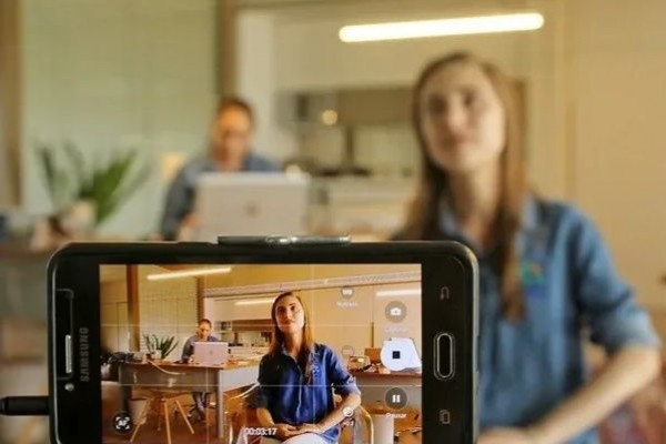 Ketahui 3 Aplikasi Kamera Agar HP-mu Bisa Jadi Webcam Terbaru 2022