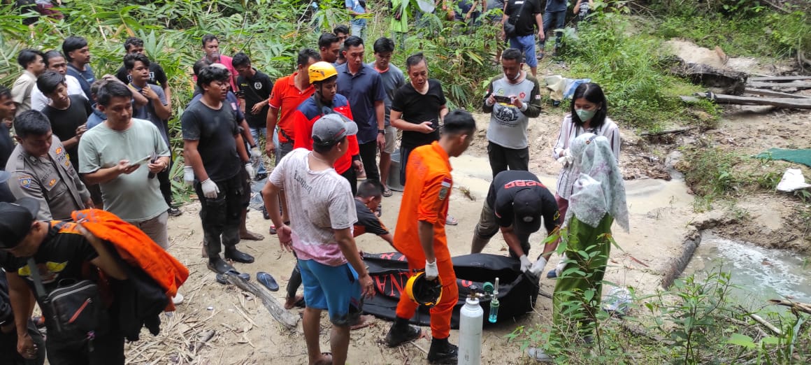 Tertimbun Saat Menambang Timah, Darwin Ditemukan Setelah Gunakan Alat Berat