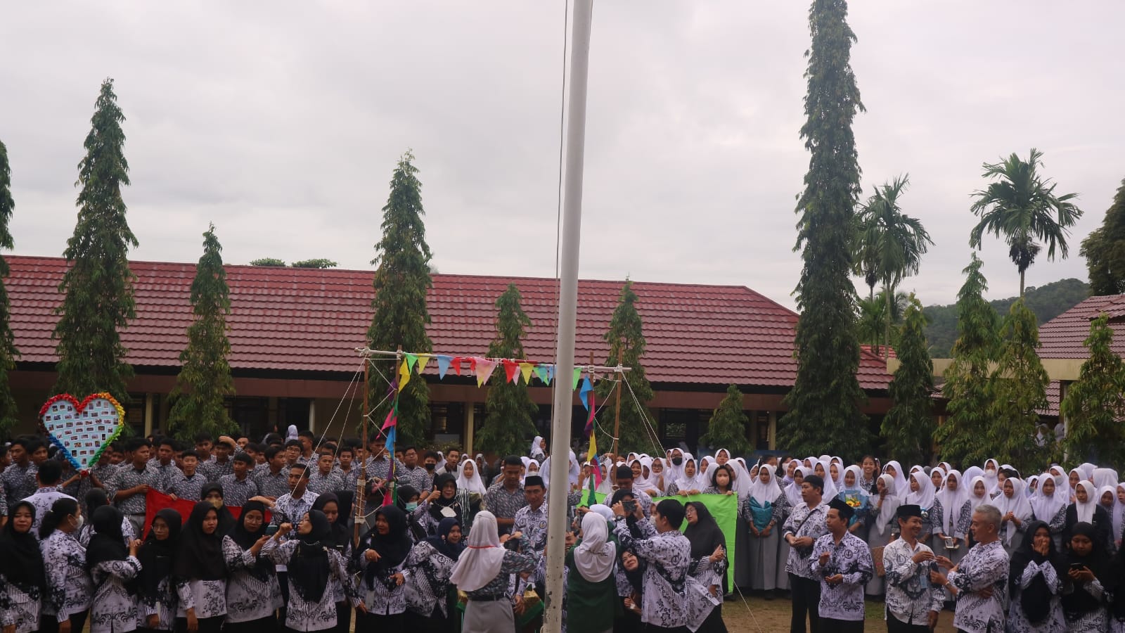 Cerita Seru Parsha Aryunisa Siswa SMAN I Sungailiat , Peringati Hari Guru Nasional