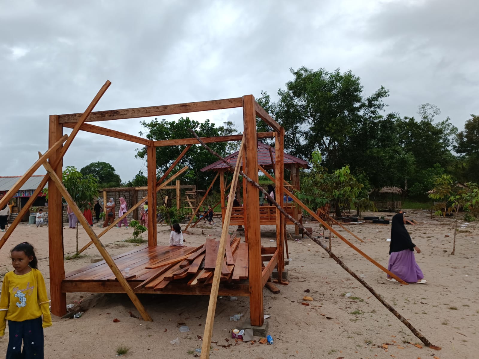 Proyek Rp 300 Juta di Danau Pading Masih Menyisakan Dua Gazebo