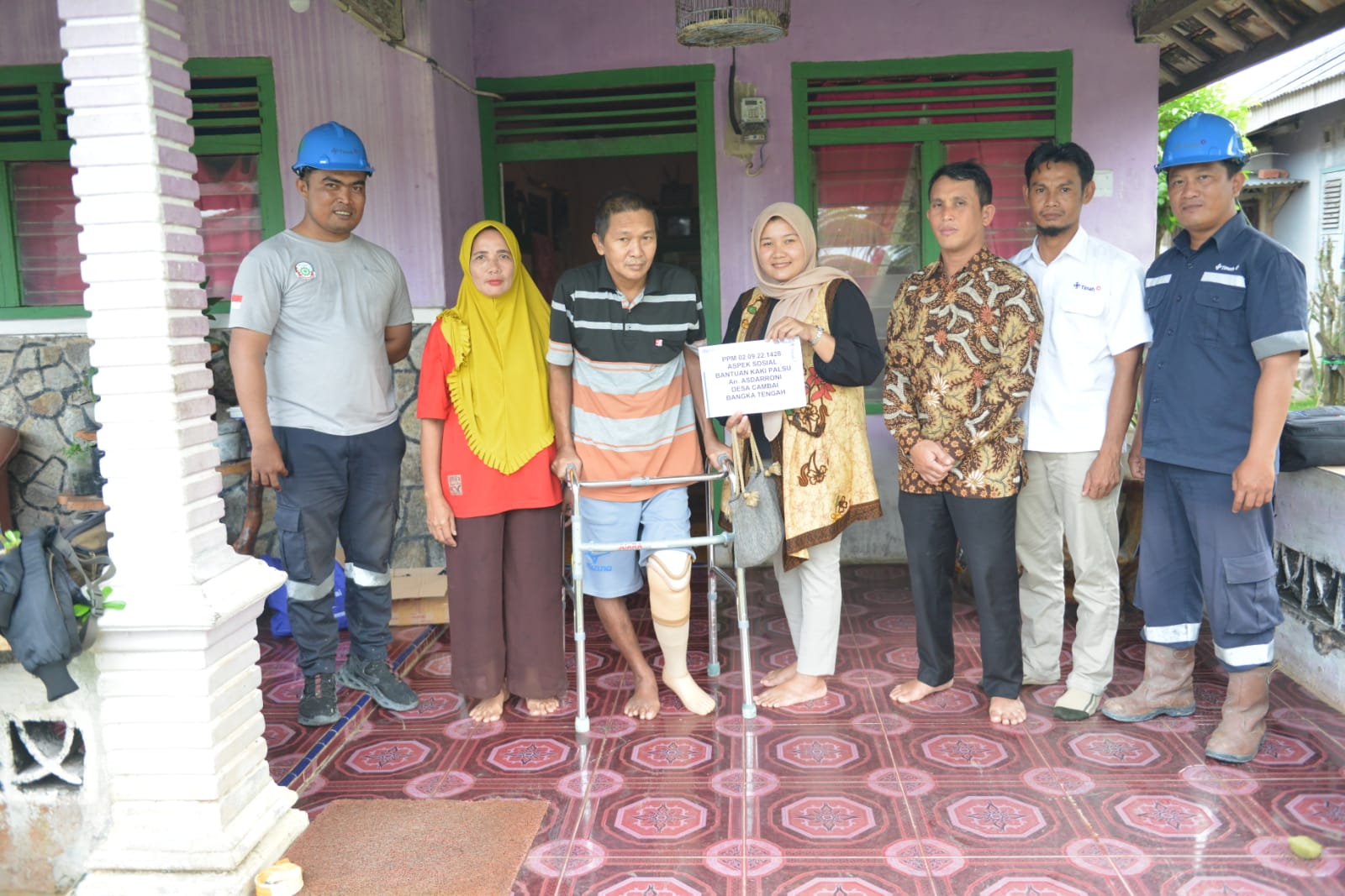 PT Timah Berikan Bantuan Kaki Palsu, Semoga Asdarroni Bisa Beraktifitas