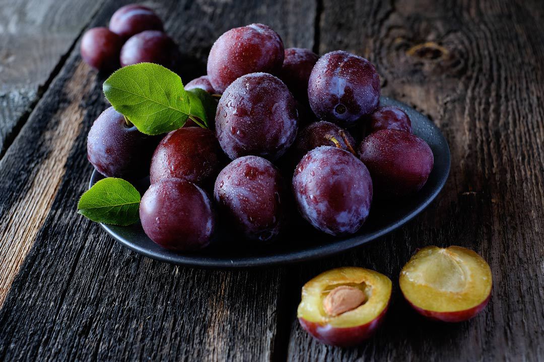Wajib Tahu! 6 Manfaat Buah Plum untuk Kecantikan Kulit dan Imunitas Tubuh