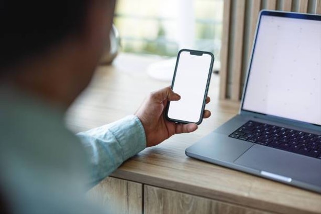 6 Tips Mengatasi Layar Laptop Bergerak Naik Turun Sendiri Mudah Dilakukan