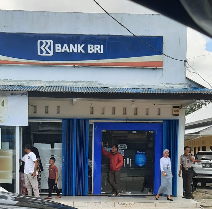 Mau Ngambil BLT, Warga “Diusir” Satpam BRI