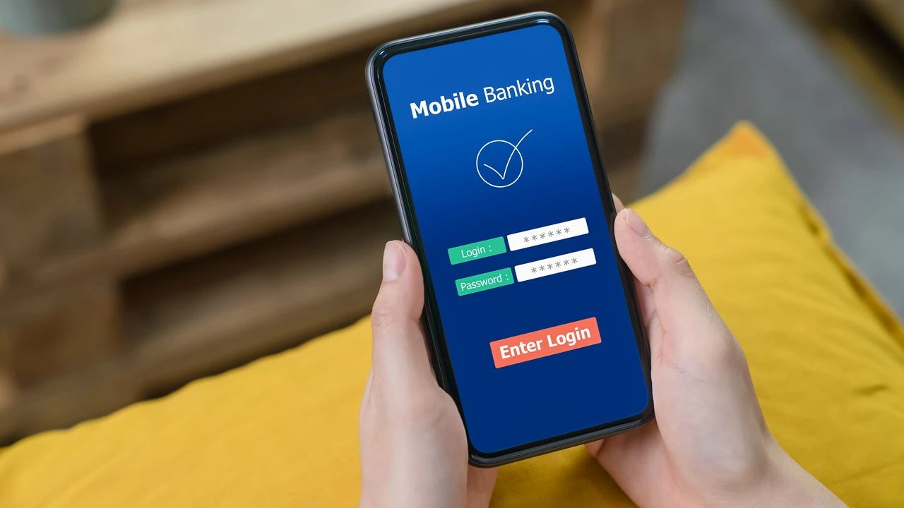 4 Tips Menggunakan Mobile Banking Agar Tetap Aman dalam Bertransaksi
