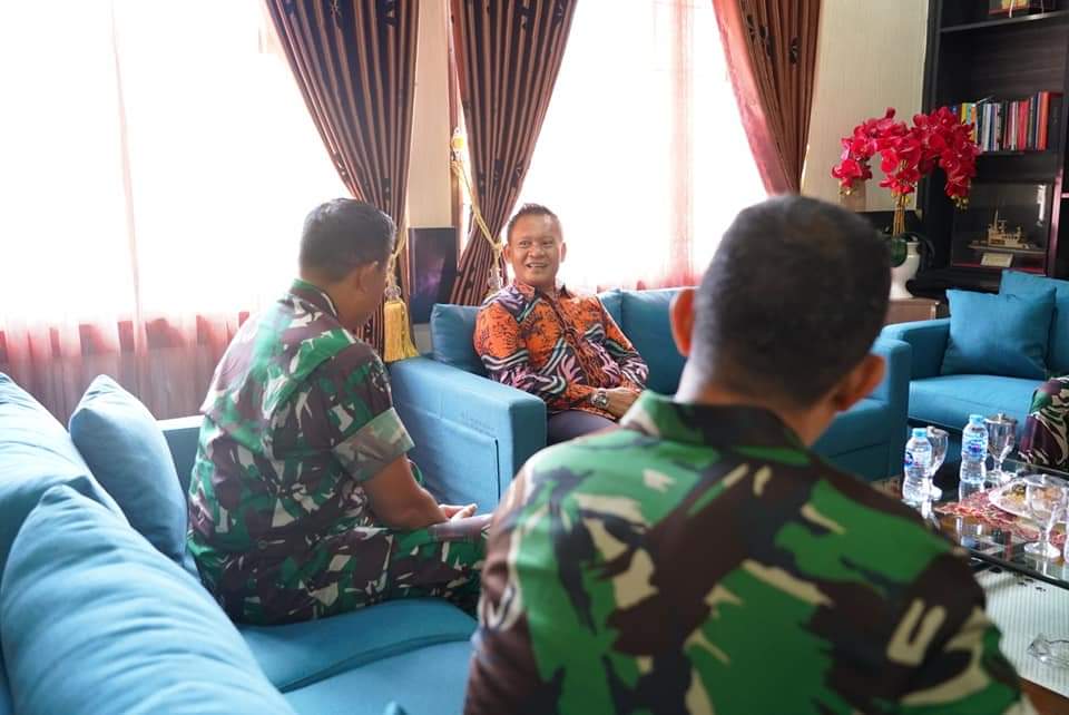 Herman Suhadi Sambut Kunjungan Danrem 045/Gaya yang Baru