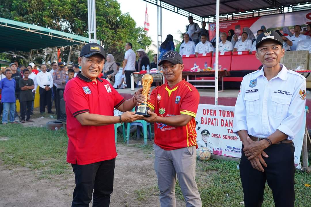 Sepakbola Satukan Masyarakat