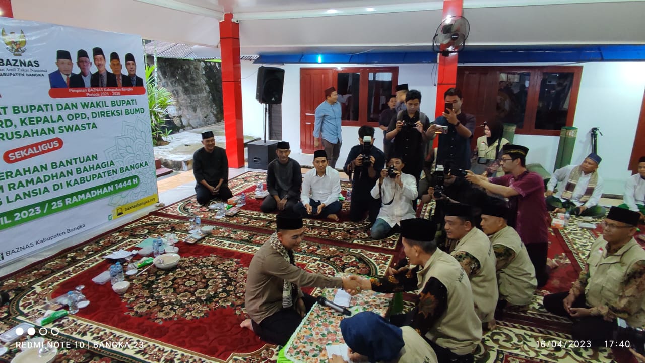 Mulkan Bayar Zakat Maal dan Santuni 50 Lansia
