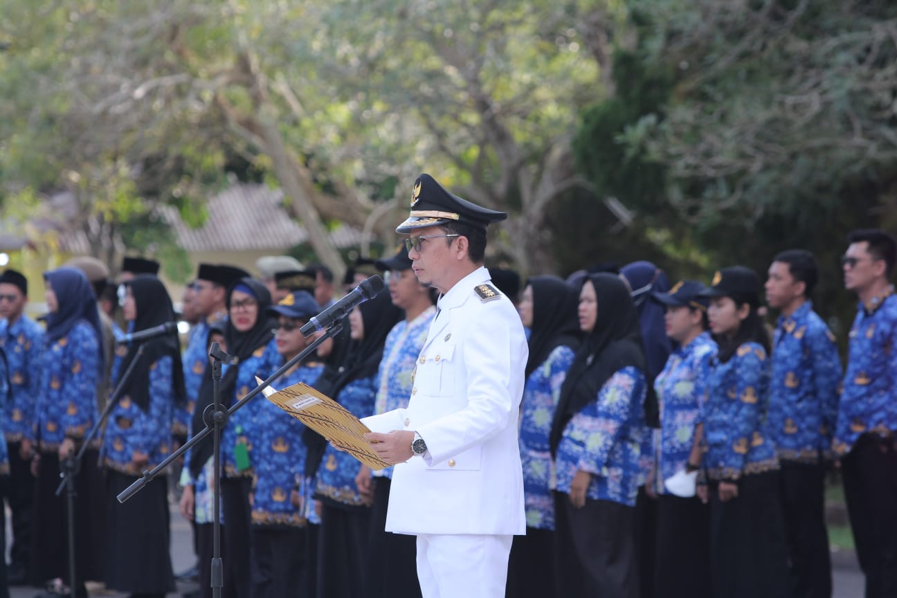 Momen Harkitnas, Algafry Bagikan Uang untuk ASN dan Siswa