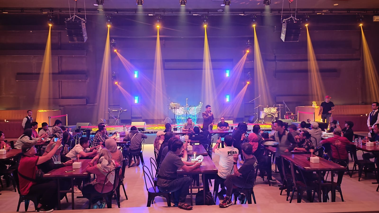 Mengusung Konsep Resto and Bar, Angels Wings Sediakan Minuman Beralkohol