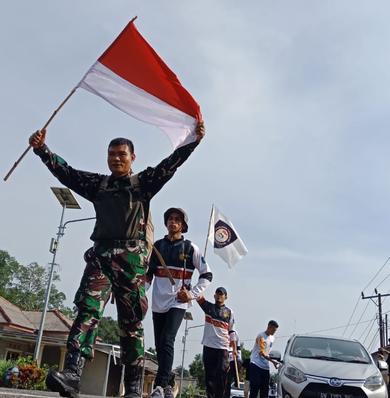 Berhasil Pecahkan Rekor, Tim Pelatih Paskibra Bangka Tengah Jalan Kaki dari Pangkalpinang ke Koba