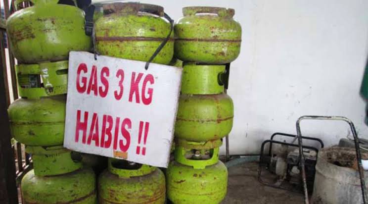 Gas 3 Kg Langka, Tina dan Putri Terpaksa Harus Pinjam ke Tetangga