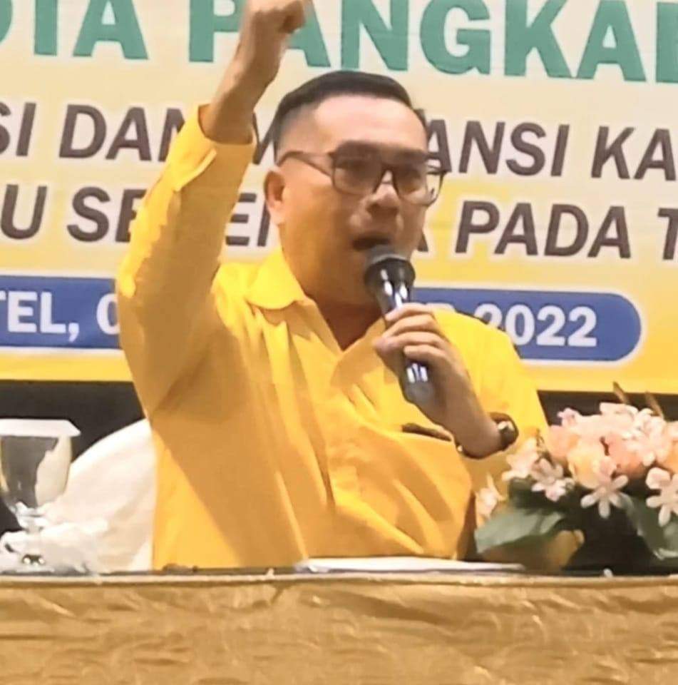 Zufriady Bagikan 500 Paket Sembako dan Uang ke Masyarakat Pangkalpinang