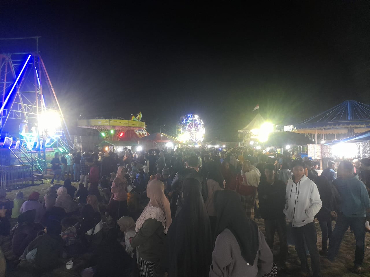 Pasar Rakyat Desa Kerembong Ramai Dipadati Warga, Erni Ayuningsih Akan Tampil pada Malam Puncak