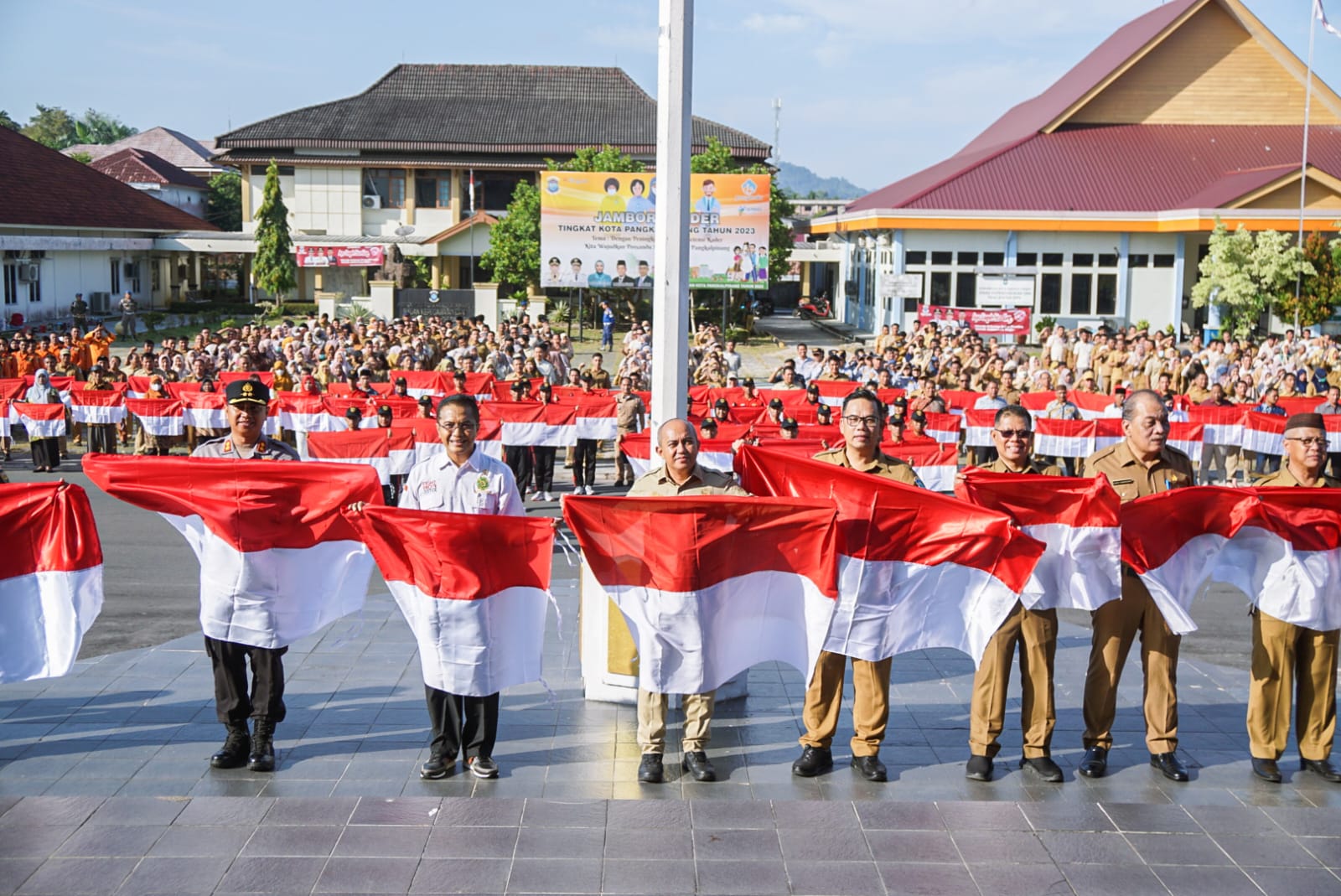 Pemkot Pangkalpinang Bagikan 2.421 Bendera