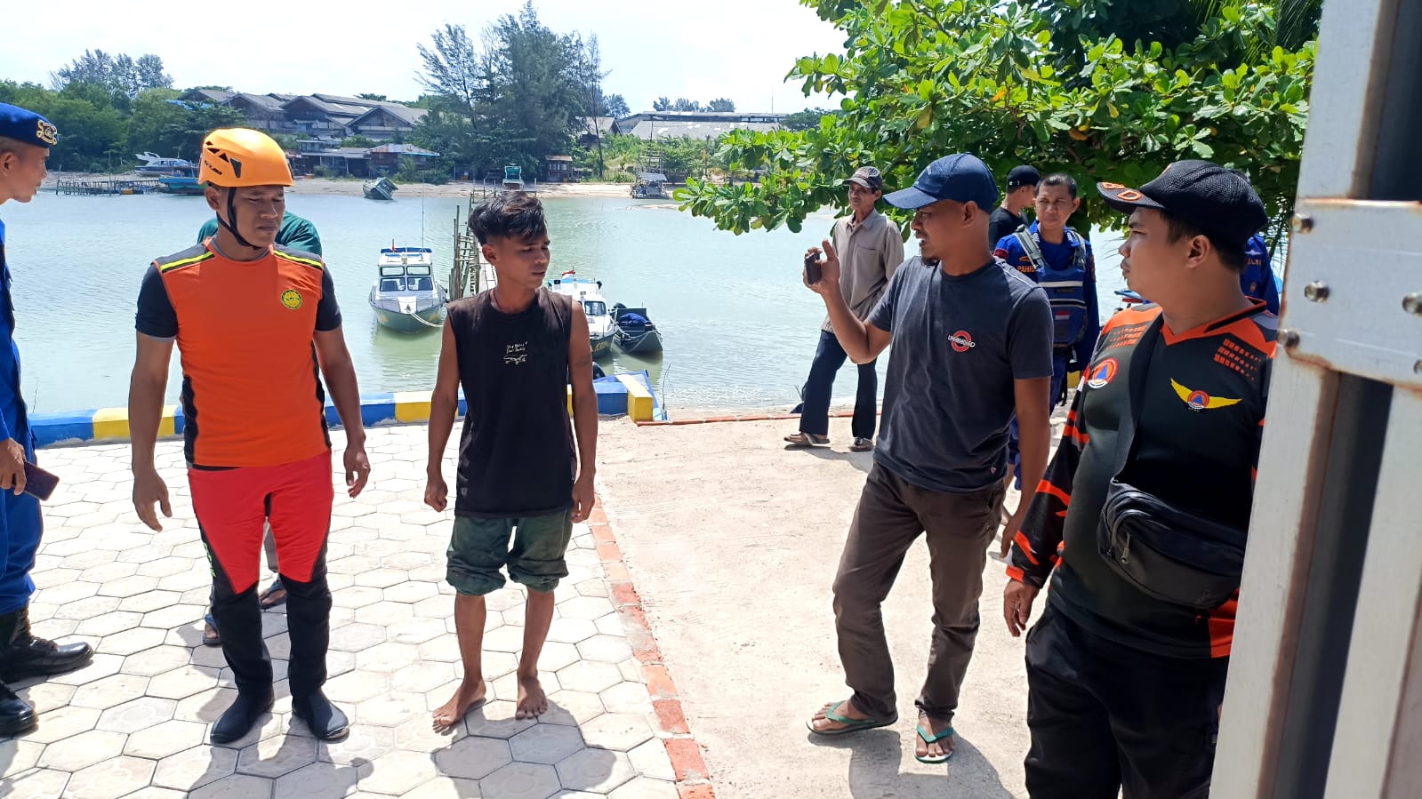 Perahunya Ditabrak Kapal saat Cari Cumi, Hasan Hilang