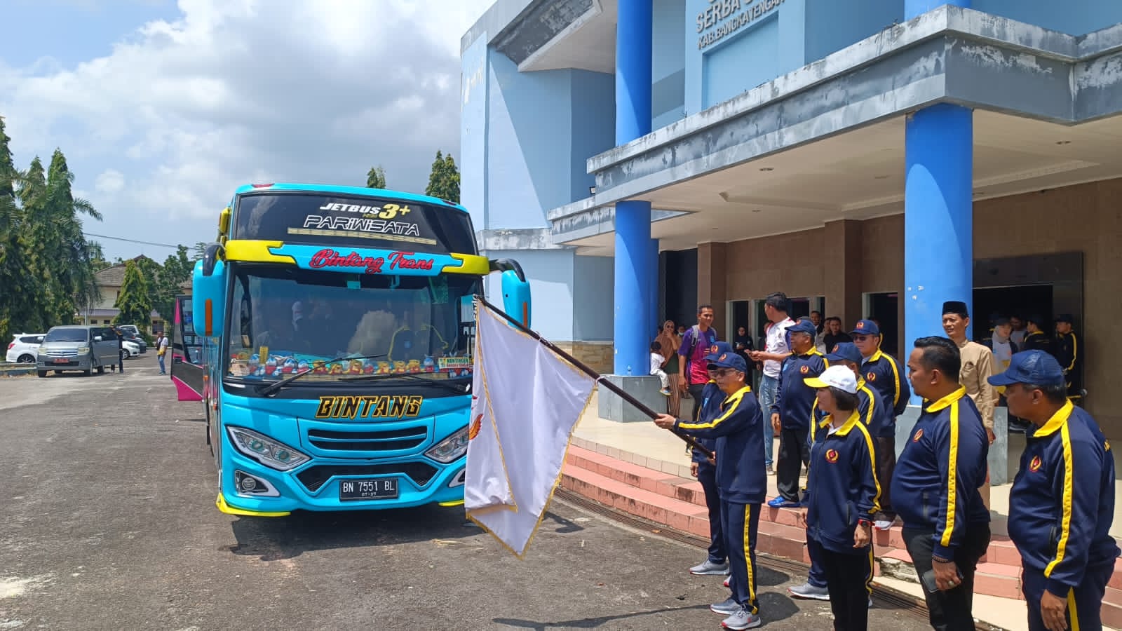 Lepas Kontingen ke Bangka Barat, Atlet Bangka Tengah Siap Diguyuri Ratusan Juta