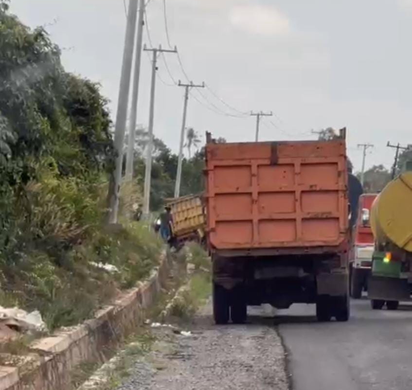 Truk vs Avanza di Penyak, Penumpang dan Pengemudi Dilarikan ke Rumah Sakit