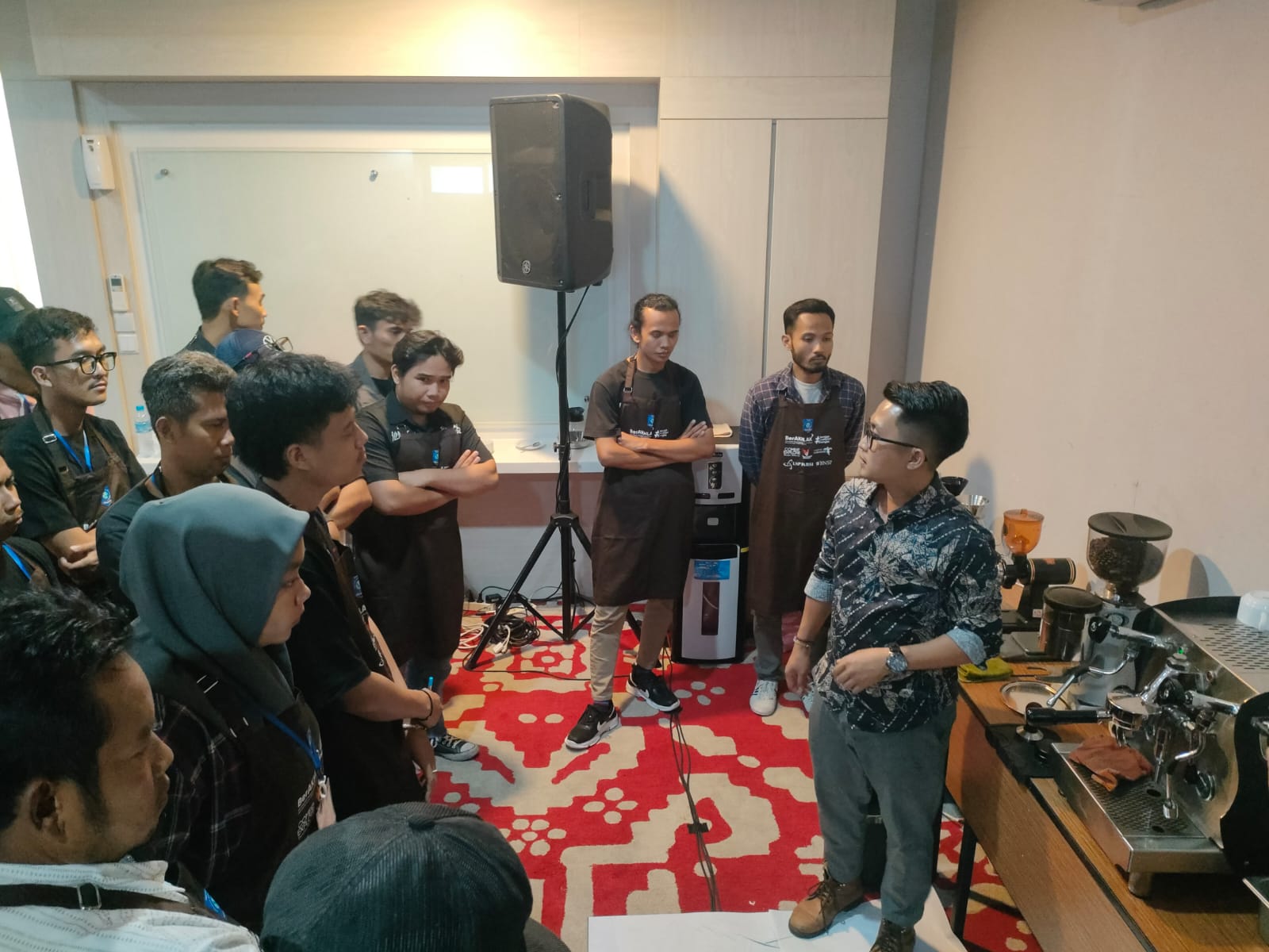 Resmi, 22 Barista di Babel Kompeten