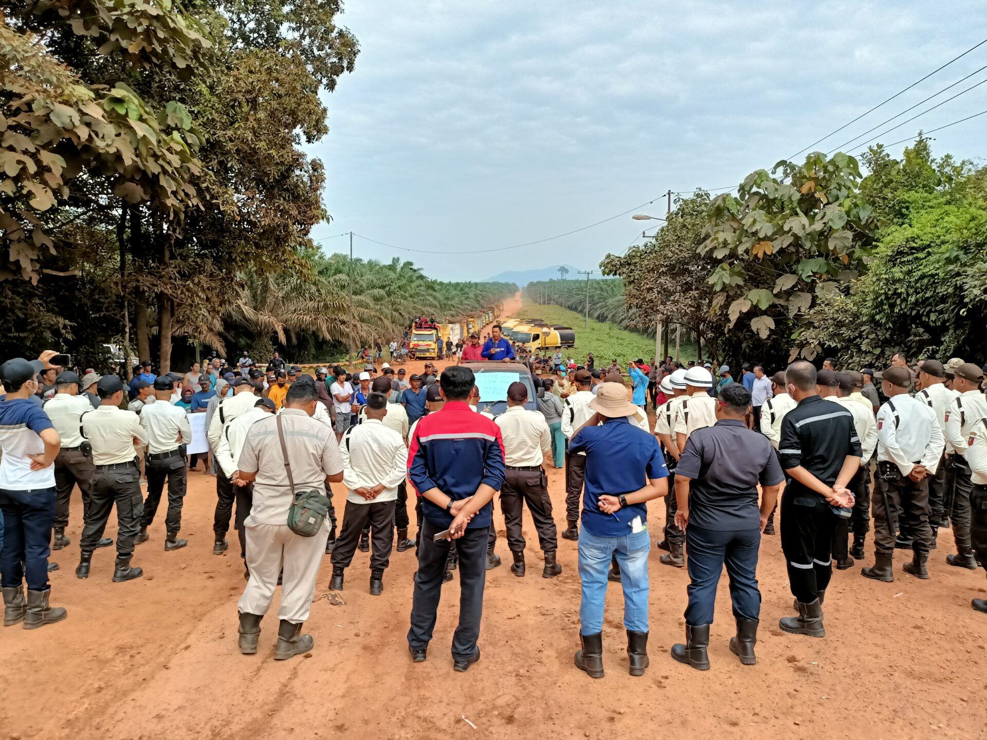 Petani Sawit Desa Mapur Sampaikan Aspirasi, Minta Jalur Khusus