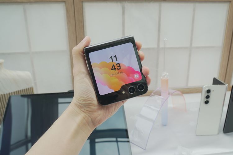 Review Samsung Galaxy Z Flip 5: Semakin Pintar dengan Cover Screen Lebih Besar
