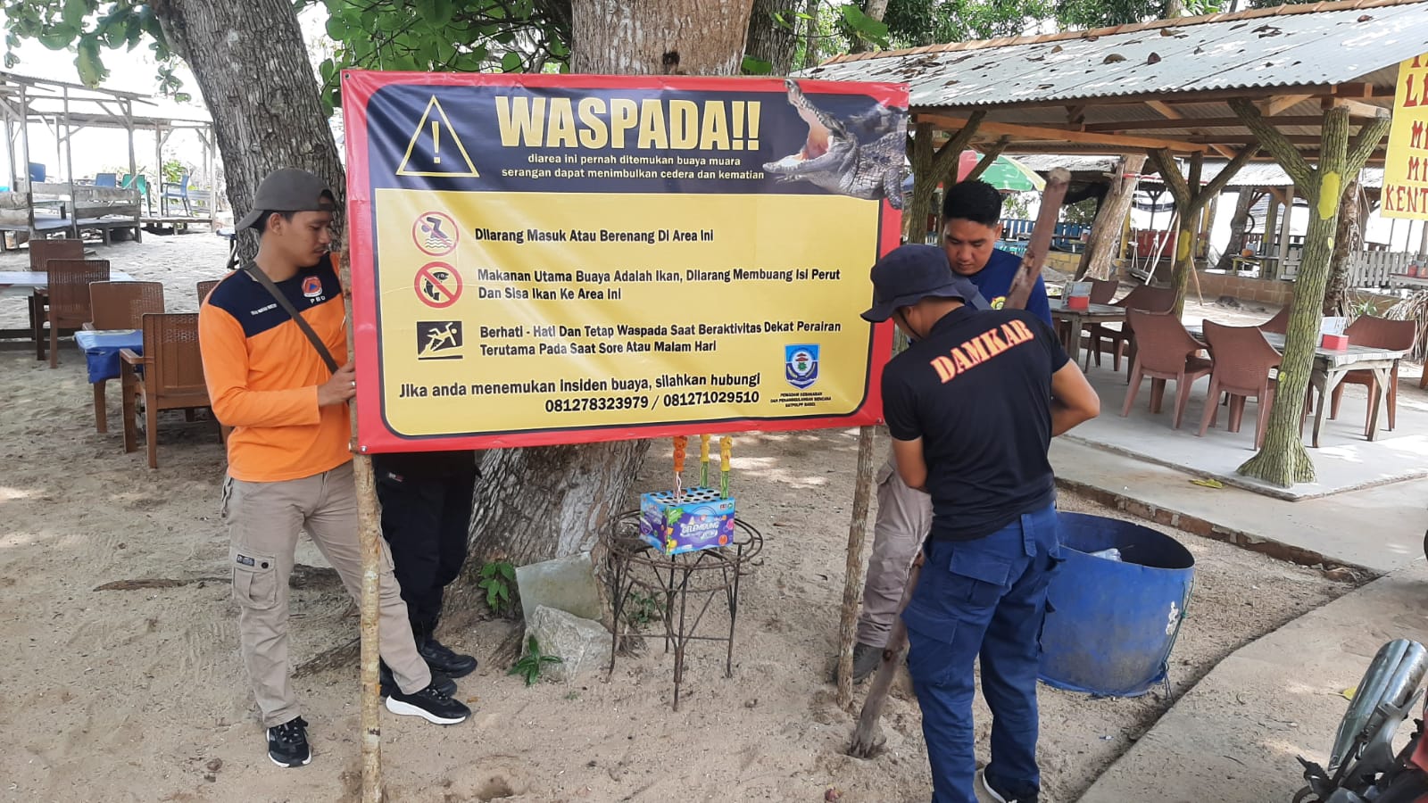 Buaya Sering Muncul di Laut Toboali, Damkar Bangka Selatan Pasang Spanduk Himbauan