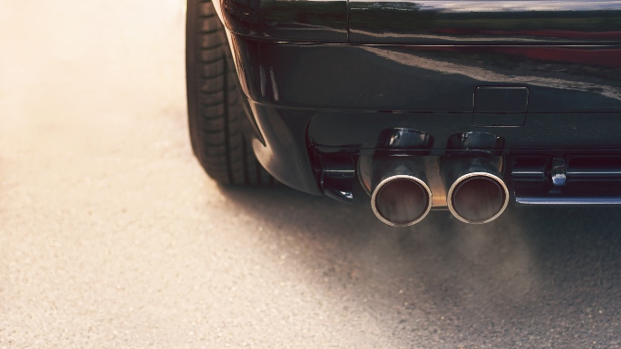 Kenali 7 Penyebab Oli Keluar dari Knalpot Mobil, Pengguna Wajib Mengetahui