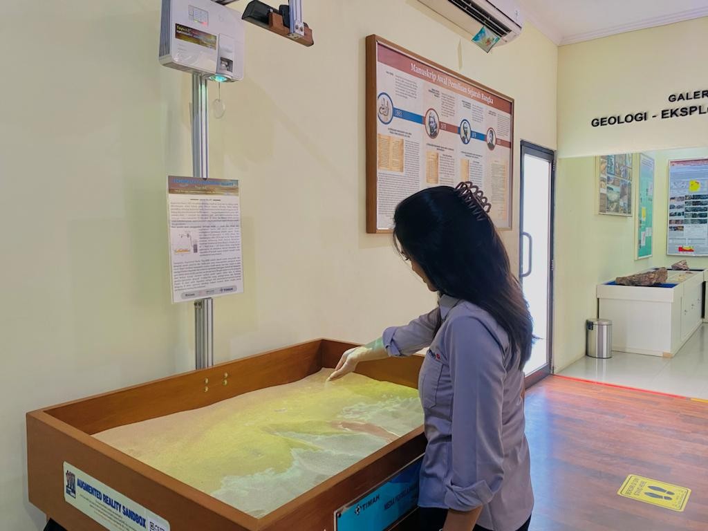 Ayo Belajar Dengan Teknologi Topography Augmented Reality di Museum Timah Indonesia Pangkalpinang