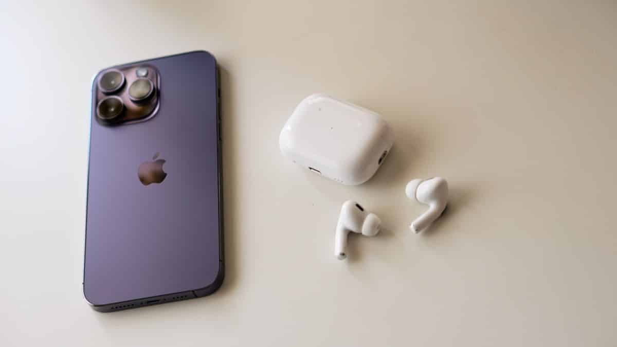 Inilah 2 Cara Menggunakan Airpods di iPhone untuk Dengerin Musik!