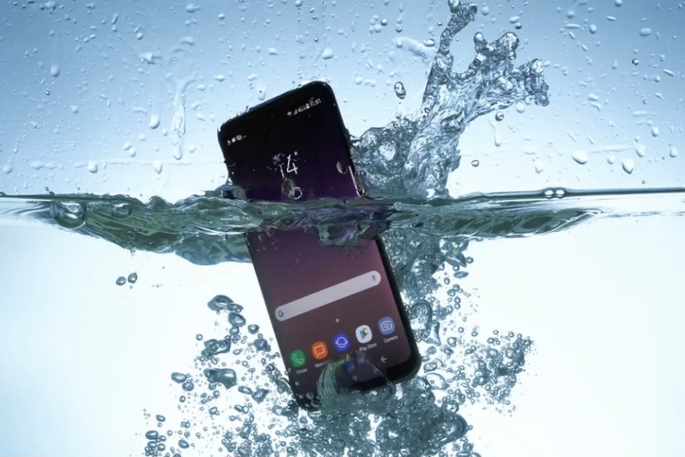 Inilah 5 Tips Mencegah HP Tidak Terkena Air Saat Hujan, Bisa Lebih Awet!