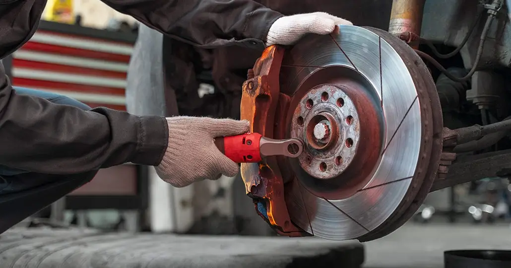 3 Cara Mendeteksi Penyebab Rem Depan Mobil Macet dan Solusi Mengatasinya