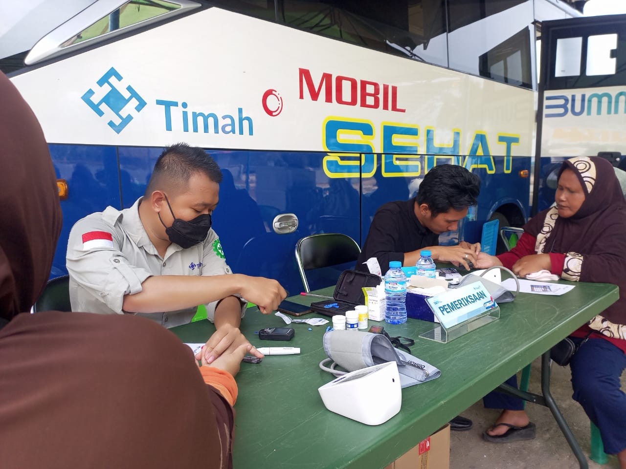 Mobil Sehat PT Timah Diserbu Warga Tanjung