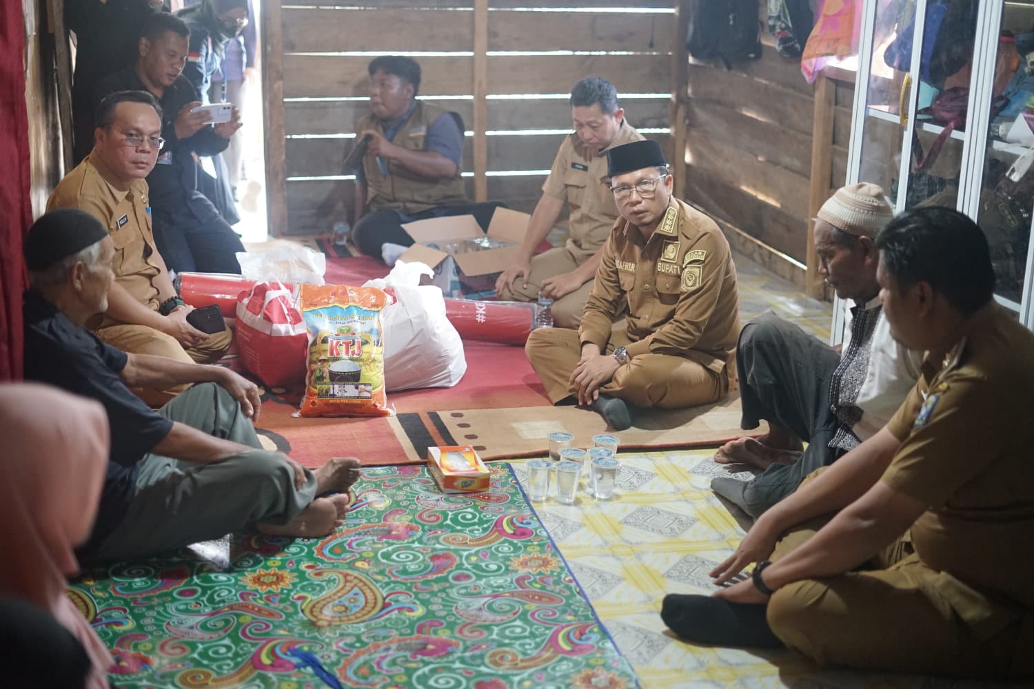 Algafry Santuni Janda dan Anak Korban Tersambar Petir