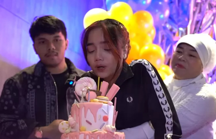 7 Artis Indonesia yang Rayakan Ulang Tahun pada Bulan November, Ada Fuji